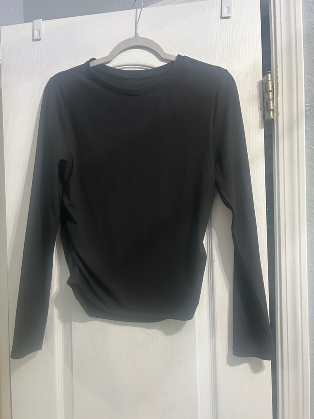 Essential Long-Sleeve Crew Neck Top - Black